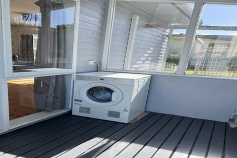 Photo of property in 3a Oakleigh Street, Maungaraki, Lower Hutt, 5010