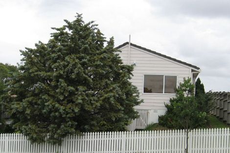 Photo of property in 21 Hassan Drive, Massey, Auckland, 0614