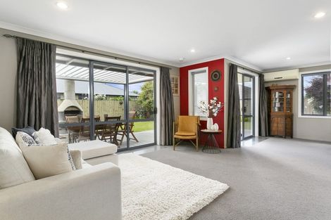 Photo of property in 8a Rose Leigh Drive, Cambridge, 3434