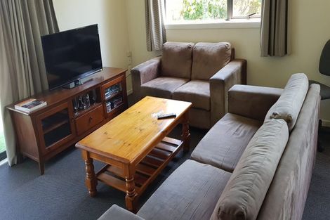 Photo of property in 8d Schnapper Rock Road, Schnapper Rock, Auckland, 0632
