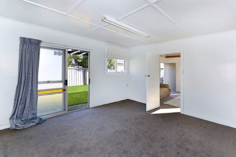 Photo of property in 154 Wainoni Road, Avondale, Christchurch, 8061