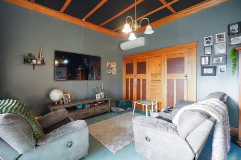 Photo of property in 1 Home Street, Winton, 9720