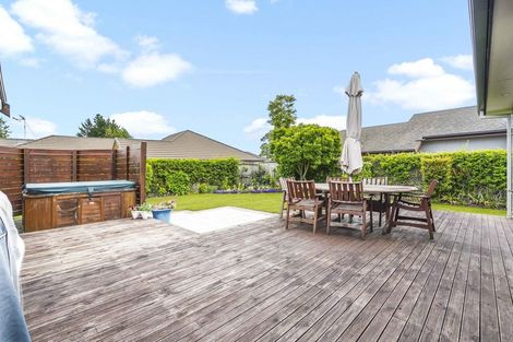 Photo of property in 90 Saint James Drive, Huntington, Hamilton, 3210