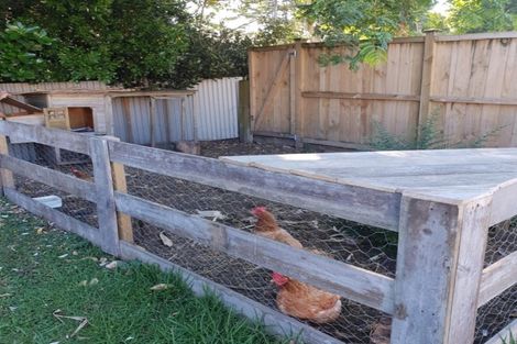 Photo of property in 10 Valley Road, Waiuku, 2123