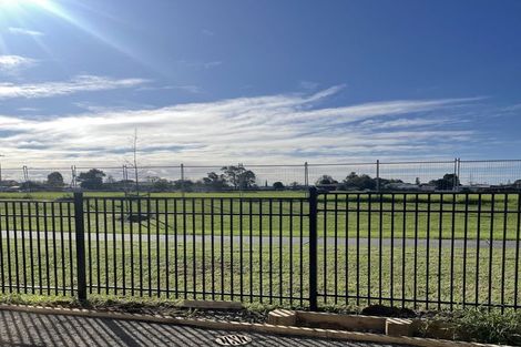 Photo of property in 8/87 Taikata Road, Te Atatu Peninsula, Auckland, 0610