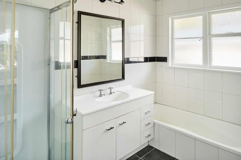 Photo of property in 22 Longcroft Terrace, Newlands, Wellington, 6037