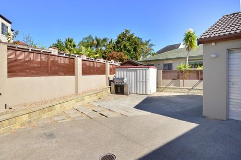 Photo of property in 10 Lupetti Rise, West Harbour, Auckland, 0618