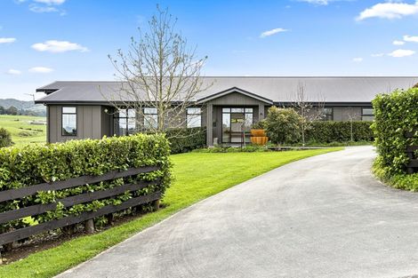 Photo of property in 30 Tamahunga Drive, Matakana, 0985