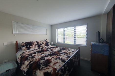 Photo of property in 1 Mataki Way, Glen Eden, Auckland, 0602