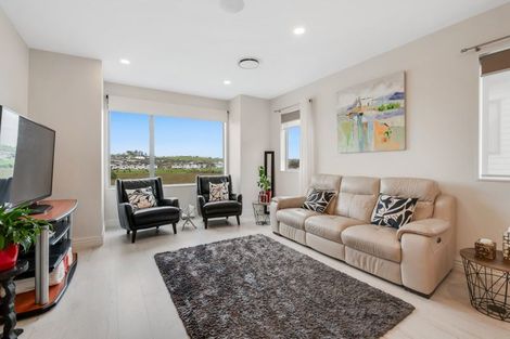 Photo of property in 140 Arran Point Parade, Orewa, 0931