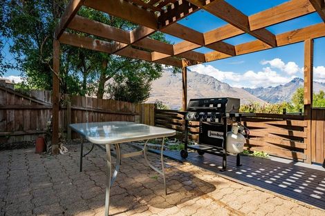 Photo of property in 8 Arawata Terrace, Fernhill, Queenstown, 9300