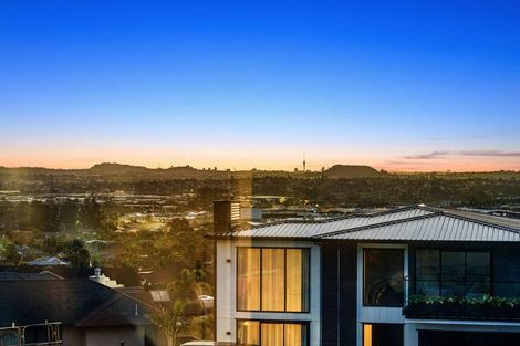 Photo of property in 13 Maureen Close, East Tamaki Heights, Auckland, 2016