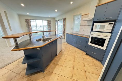 Photo of property in 8 Rosebay Rise, Henderson, Auckland, 0610