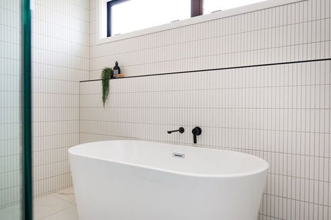 Photo of property in 11 Te Kahu Lane, Halcombe, 4779