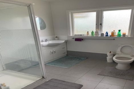 Photo of property in 32 Reid Road, New Lynn, Auckland, 0600