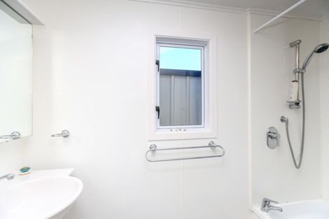 Photo of property in 70 Sixth Avenue, Urenui, 4377