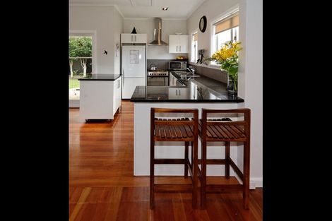 Photo of property in 7 Hinekohu Street, New Lynn, Auckland, 0600