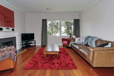 Photo of property in 7 Hinekohu Street, New Lynn, Auckland, 0600