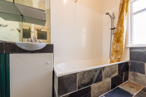 Photo of property in 2u2 Hawker Street, Mount Victoria, Wellington, 6011