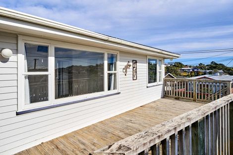 Photo of property in 22 Longcroft Terrace, Newlands, Wellington, 6037