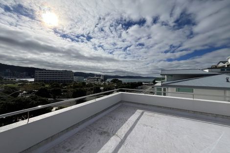 Photo of property in Fountain Court Flats, 48 Oriental Parade, Oriental Bay, Wellington, 6011