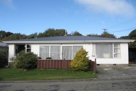 Photo of property in 53 Link Road, Newlands, Wellington, 6037