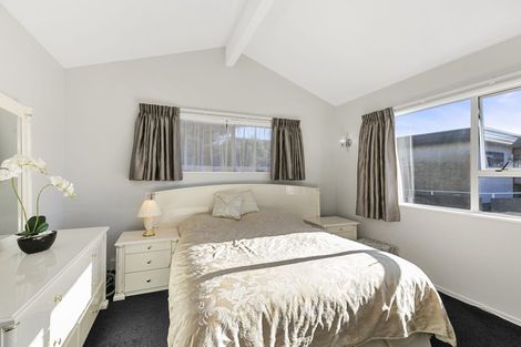 Photo of property in 6 Tree Top Lane, Paparangi, Wellington, 6037