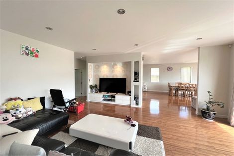 Photo of property in 27 Mantra Road, Massey, Auckland, 0614