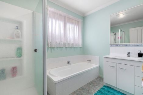 Photo of property in 2 Mews Place, Forest Lake, Hamilton, 3200