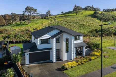 Photo of property in 39 Syd Grant Crescent, Orewa, 0931