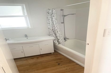 Photo of property in 7 Edgerton Road, Te Atatu Peninsula, Auckland, 0610