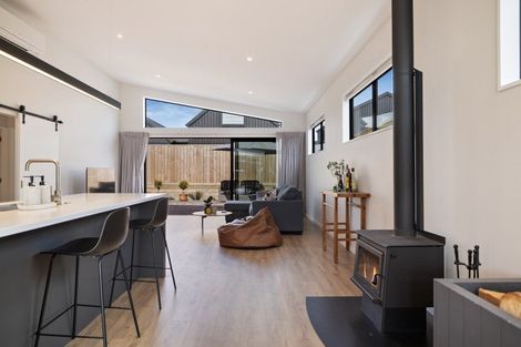 Photo of property in 4 Shallow Close, Jacks Point, 9371