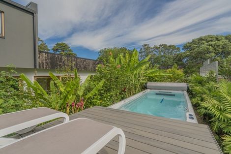 Photo of property in 6 Robinson Road, Whitianga, 3510