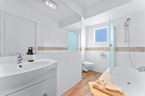 Photo of property in 22 Tiri Road, Milford, Auckland, 0620