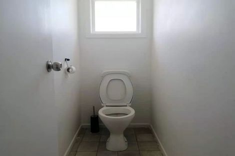 Photo of property in 18 Islington Avenue, New Lynn, Auckland, 0600