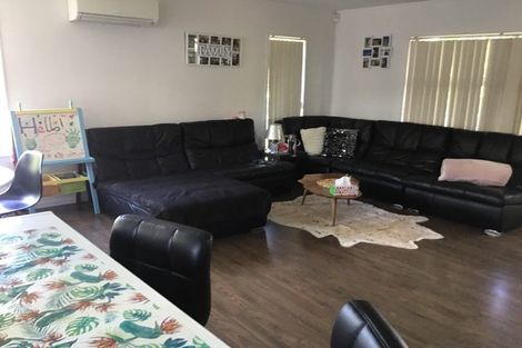 Photo of property in 55 Hobsonville Road, West Harbour, Auckland, 0618