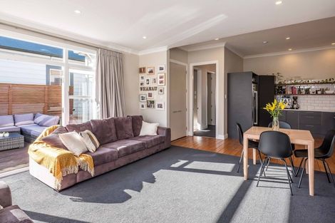 Photo of property in 90 Onepu Road, Lyall Bay, Wellington, 6022