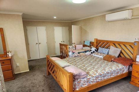 Photo of property in 8 Dainton Place, New Lynn, Auckland, 0600