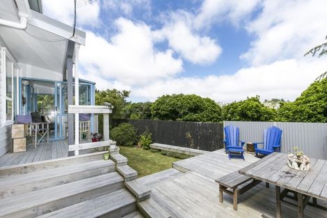 Photo of property in 23b Kingsbridge Place, Newlands, Wellington, 6037