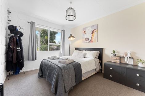 Photo of property in 19 Hillcrest Drive, Kelvin Grove, Palmerston North, 4414