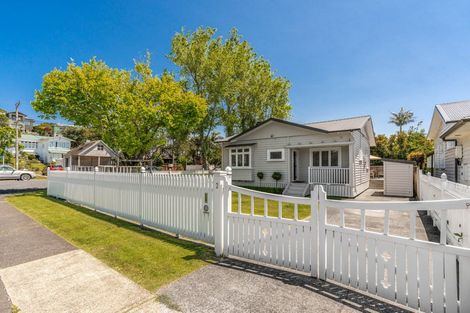 Photo of property in 2 Tennyson Street, Northcote Point, Auckland, 0627