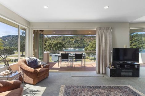 Photo of property in 301 Beach Road, Whangamata, 3620