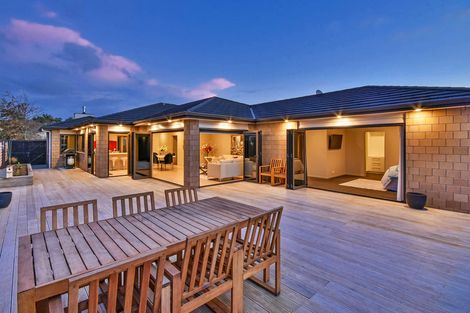 Photo of property in 21 Toscana Drive, Karaka, Papakura, 2113