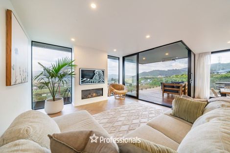 Photo of property in 37 Percy Kinsman Crescent, Riverstone Terraces, Upper Hutt, 5018