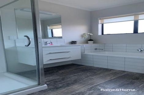 Photo of property in 18 Claridge Place, Mount Maunganui, 3116