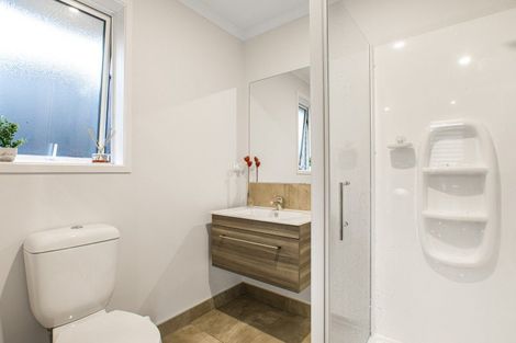 Photo of property in 8 Tahuna Minhinnick Drive, Glenbrook, 2681