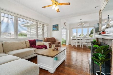 Photo of property in 11 Owens Road, Waiuku, 2123