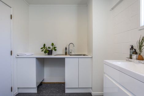 Photo of property in 4/34 Rewarewa Road, Te Atatu Peninsula, Auckland, 0610