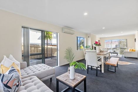 Photo of property in 1 Kittiwake Drive, Schnapper Rock, Auckland, 0632