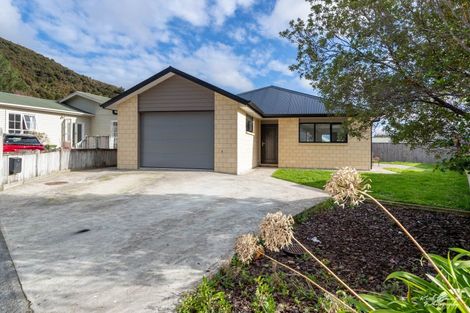 Photo of property in 25 Helvetia Grove, Naenae, Lower Hutt, 5011